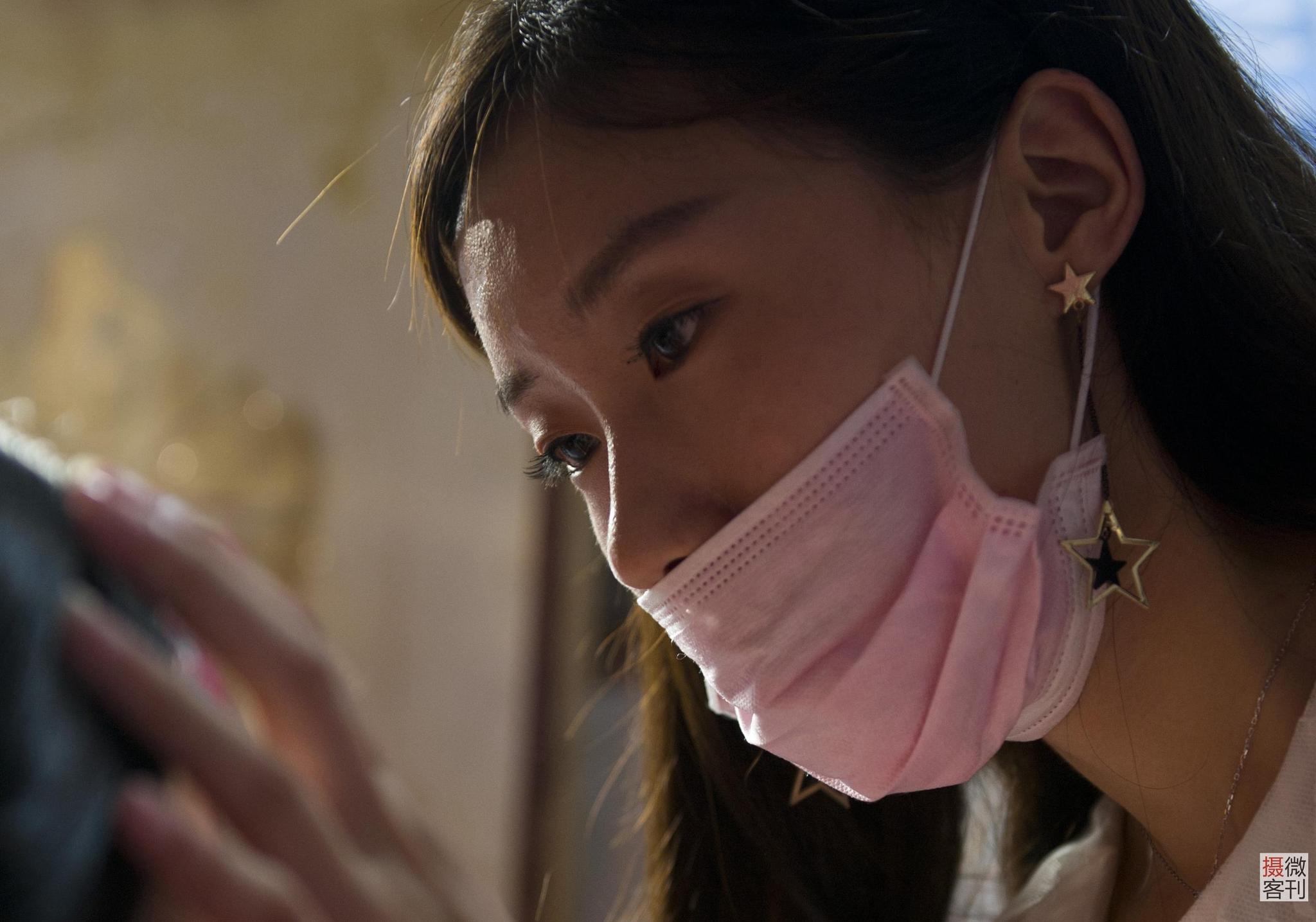 美女化妆师4年参加500场婚礼 经常凌晨4点起床