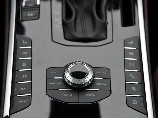 长城这款SUV，外观够漂亮而且内饰豪华，稍加改装比美路虎星脉