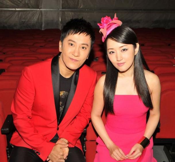 48岁毛宁妻子近照, 对妻子30年恩爱如初