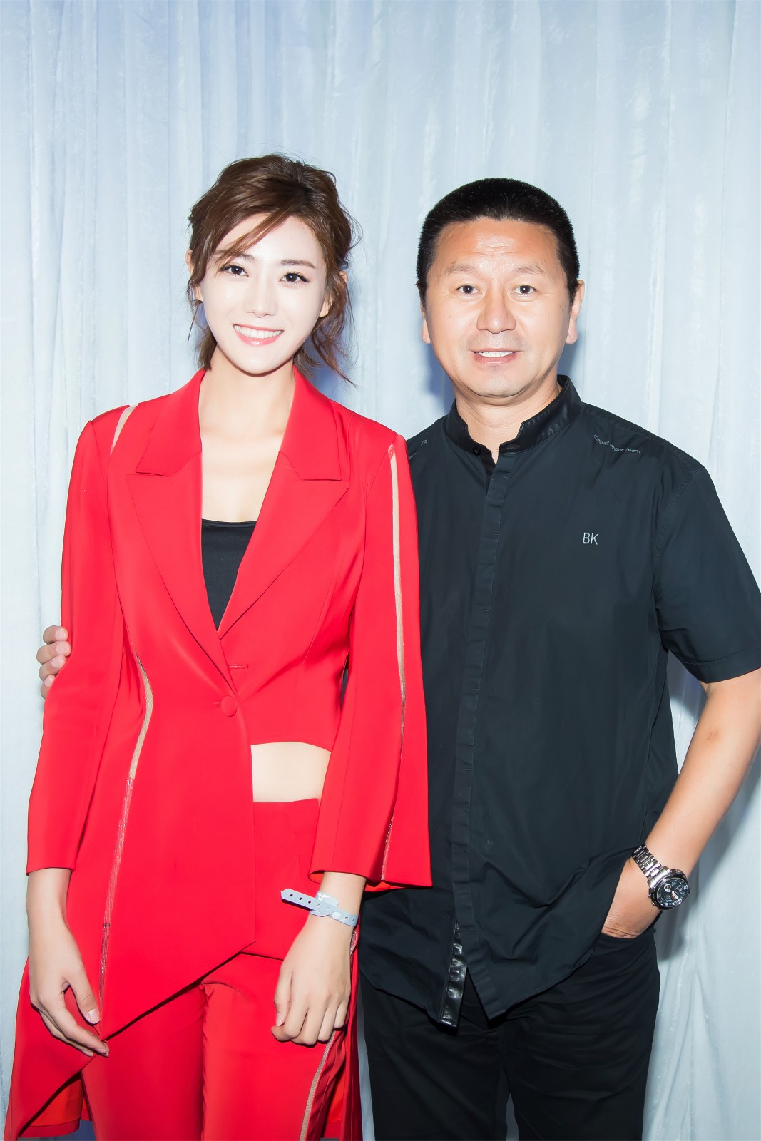 演员牟星助阵长腿实力吸睛