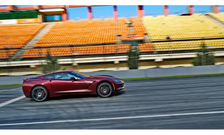 6.2L V8!加强版“五菱宏光”对飙“大黄蜂”,全场无尿点!