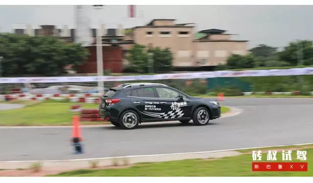 新一代斯巴鲁XV，最便宜全时四驱进口SUV，操控秒杀80%轿车！
