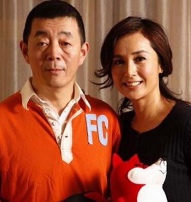 蒋雯丽一家近照丈夫其貌不扬却才华横溢儿子长相随爹