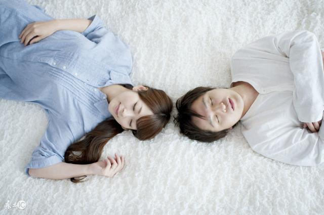那些让男人,瞬间心动的7个举动,从此他眼里只有你!