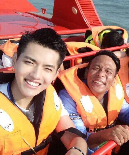 看过很多搞笑明星合影,网友却说这张是最搞笑的,泥