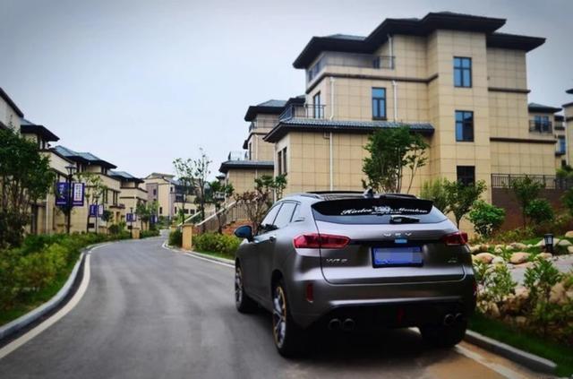 长城这款SUV，外观够漂亮而且内饰豪华，稍加改装比美路虎星脉