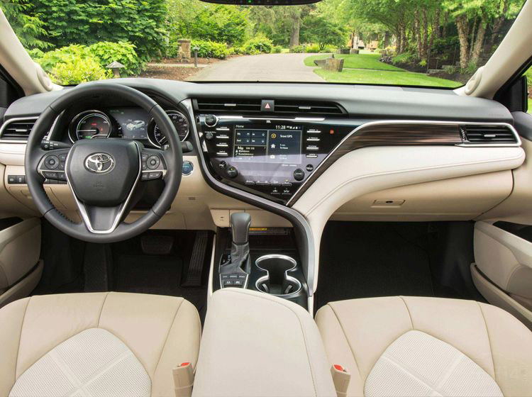 让迈腾都感到害怕的全新凯美瑞和雅阁 谁更能令粉丝高潮？