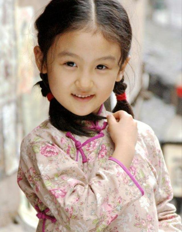 4岁出道,出演《花千骨》被批太丑,如今的她逆袭女神!