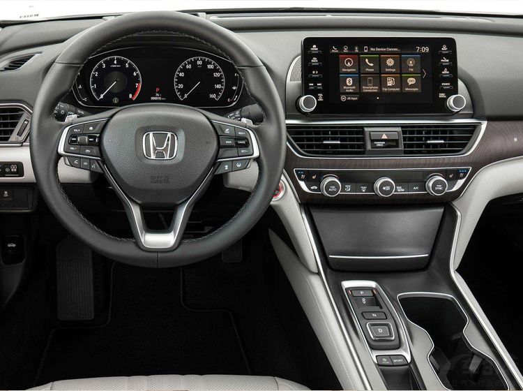 让迈腾都感到害怕的全新凯美瑞和雅阁 谁更能令粉丝高潮？