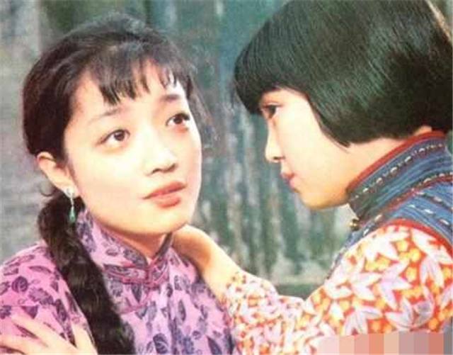 56年出生在上海,父亲史原和母亲罗静宜都是当年非常有名的演员