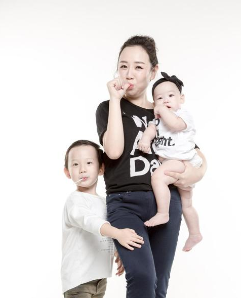 丈夫家世显赫,儿女双全人生赢家,儿子女儿太像|关凌|儿子|姬云飞_新浪