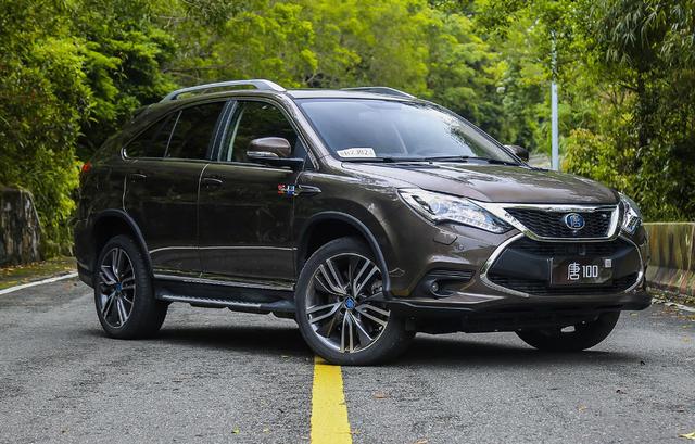 挂美国车牌的比亚迪，车内按钮是密密麻麻汉字，老外看着哭笑不得