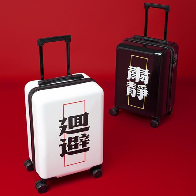 长假旅行箱也要流行款，slogan、冷淡风用在行李箱上什么样
