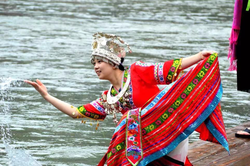 湘西老洞苗寨美女