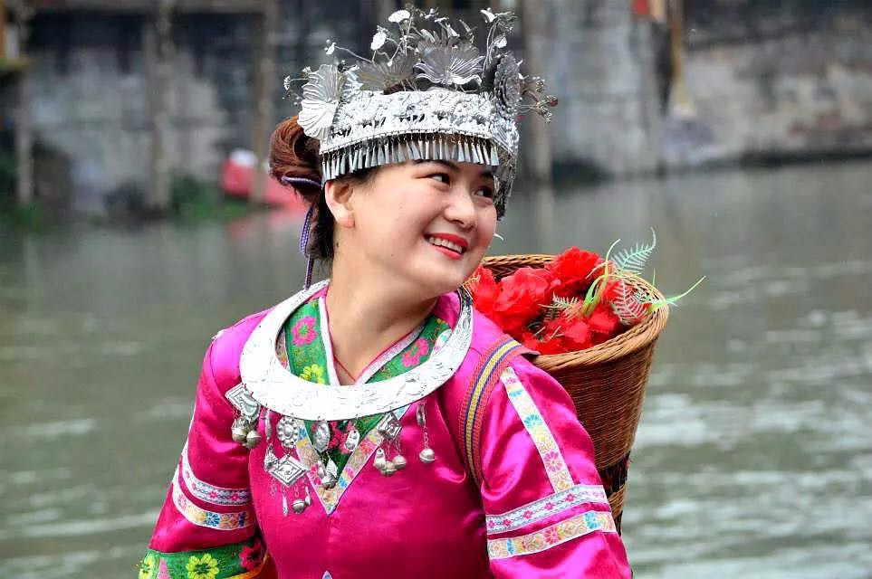 湘西老洞苗寨美女