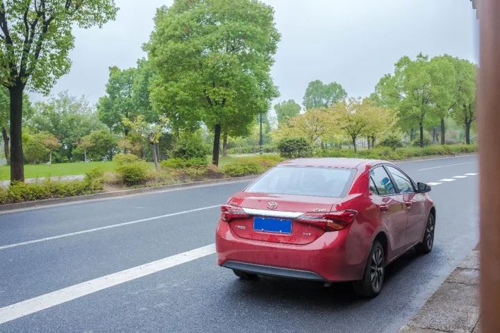 90后最美电台主播 | 你炫耀的凌晨5点钱塘江，只是我的日常