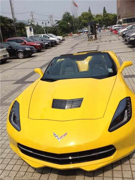 车管所来了一辆150万"五菱超跑",看到实车那一刻,真心帅!