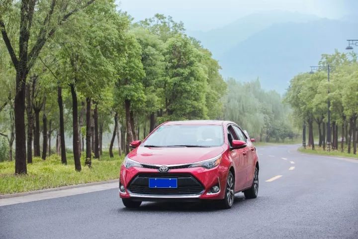 90后最美电台主播 | 你炫耀的凌晨5点钱塘江，只是我的日常