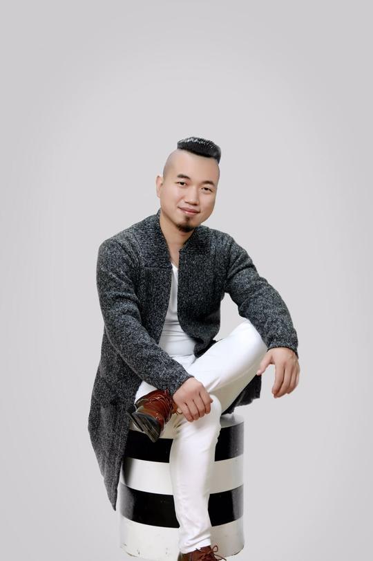 庄闲 羽毛情歌 荣获 中华演出网 首页推荐