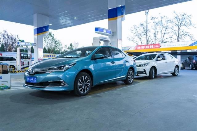 油电混动车 PK 纯汽油车，油耗居然相差一倍