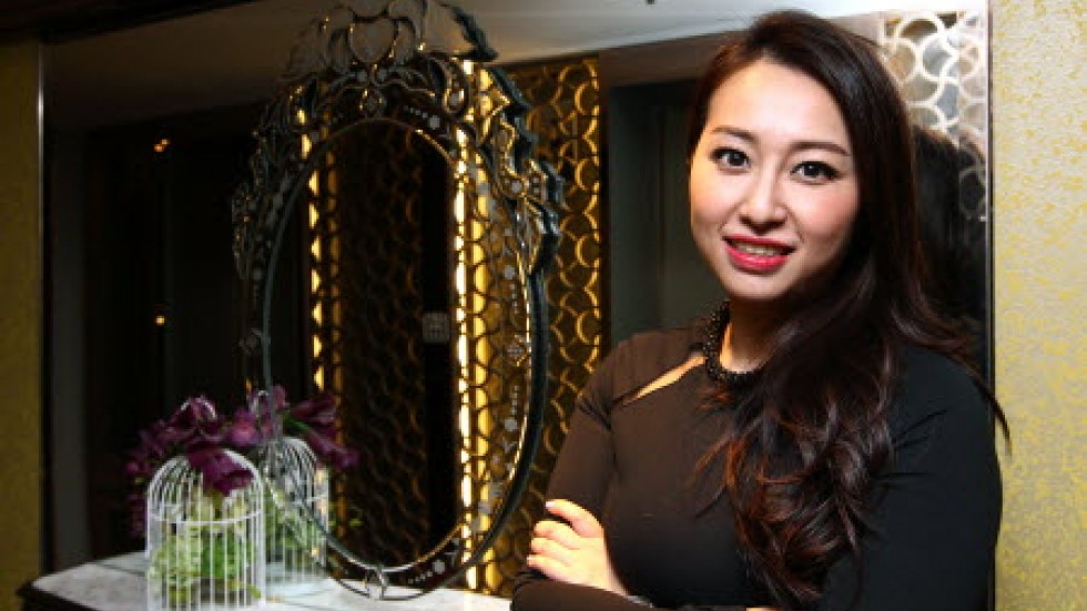 香港富豪千金的聚会,从左至右分别是邱咏筠,马莉莉,赵式明,郭燕光,何