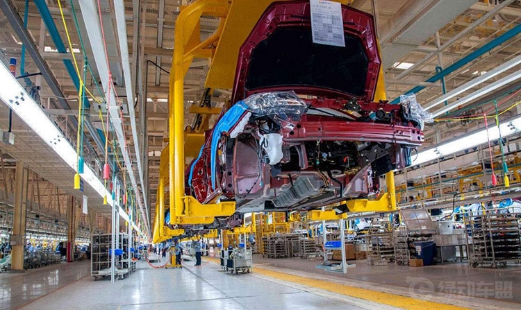 国内各大车企面临停产威胁！双积分倒逼长安，暴露其软肋