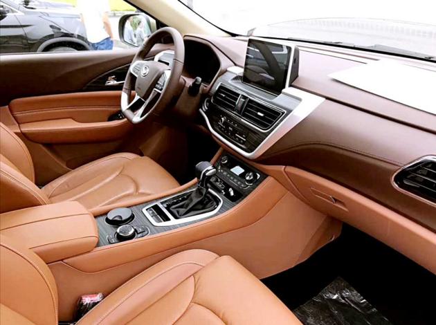 这款自主7座SUV不仅空间大，还比汉兰达高，换个标就是雷克萨斯