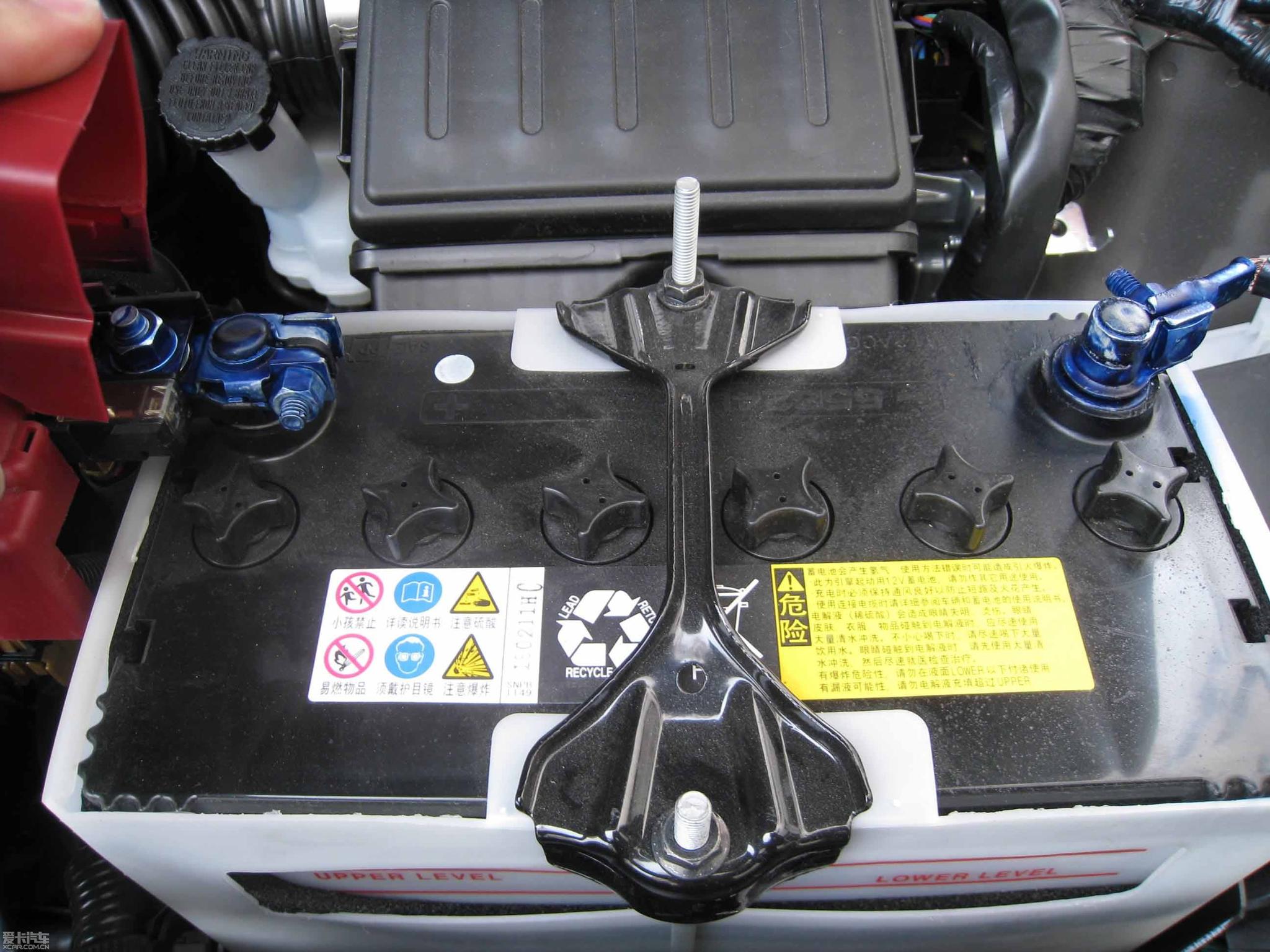 蓄电池桩头是蓄电池与车辆连接的部分,如果发生腐蚀或连接不良的情况