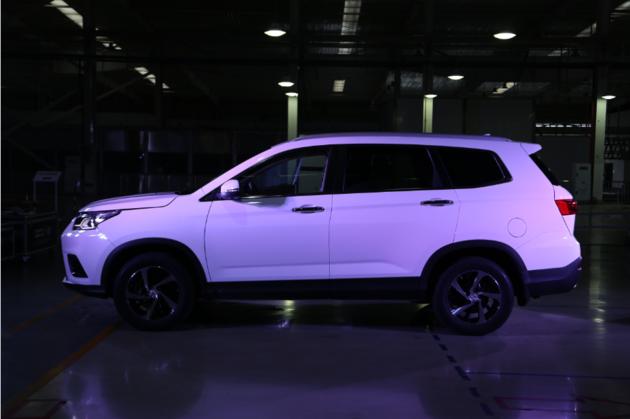 这款自主7座SUV不仅空间大，还比汉兰达高，换个标就是雷克萨斯