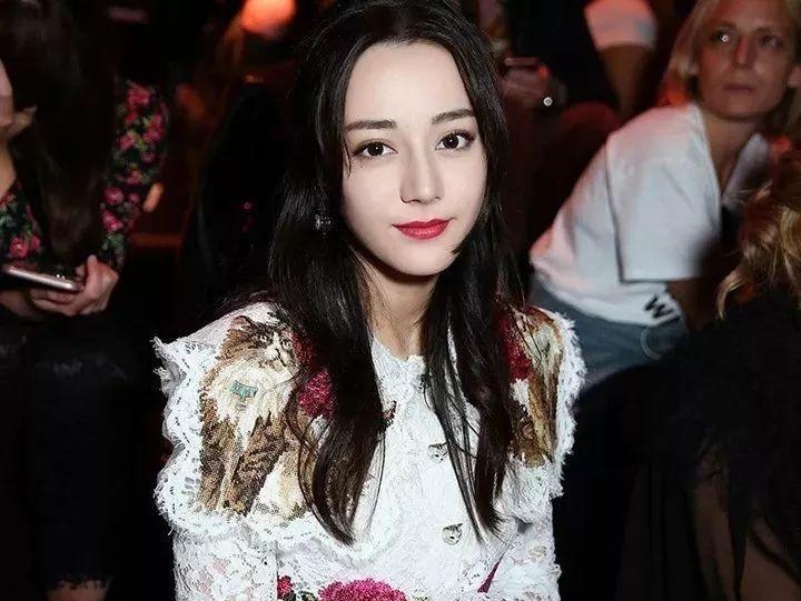 李沁唐艺昕长相甜美,气质女神当属迪丽热巴