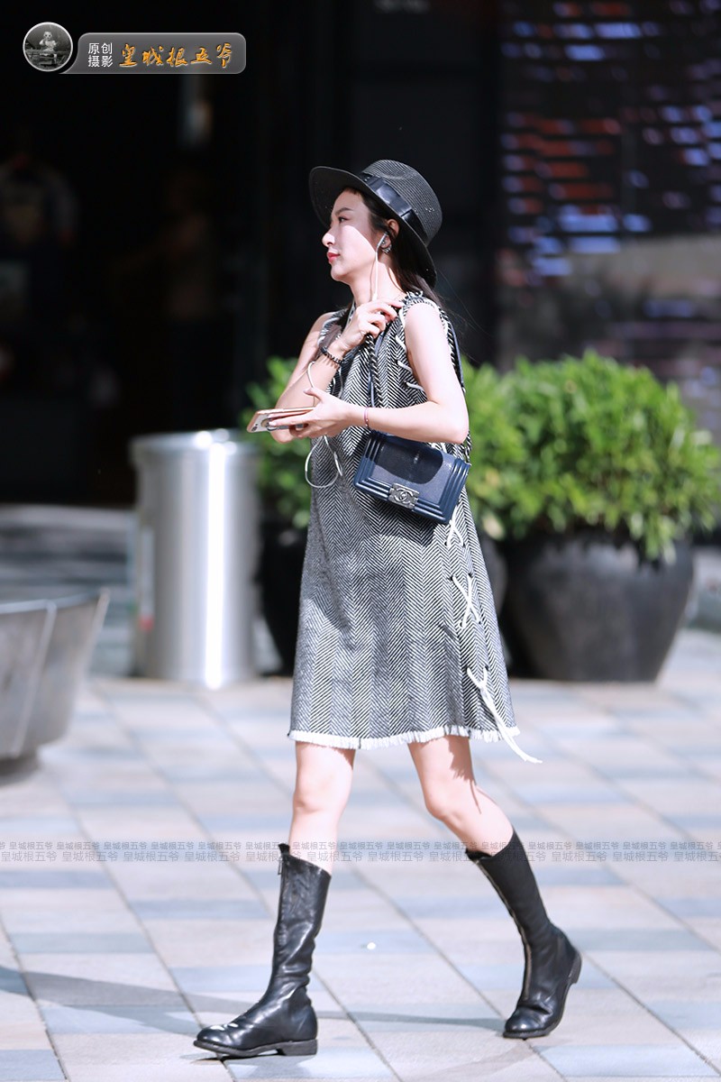 街拍:三里屯时尚潮地是一个让人充满想象的地方_新浪看点