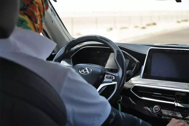 挑战陆巡、霸道！迪拜试驾20万左右最大国产旗舰SUV