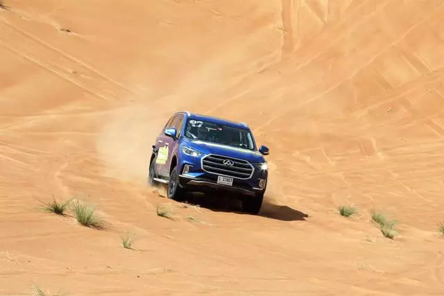 挑战陆巡、霸道！迪拜试驾20万左右最大国产旗舰SUV
