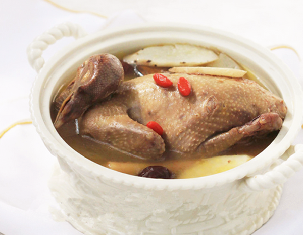 媳妇来我家养胎,我为媳妇煲汤她当我面倒掉,儿子知道后还骂我