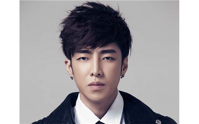 据悉,27日由杨洋主演的青春偶像剧《全职高手》已经正式开机,部分演员