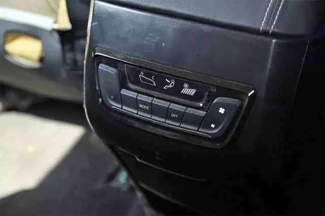 挑战陆巡、霸道！迪拜试驾20万左右最大国产旗舰SUV