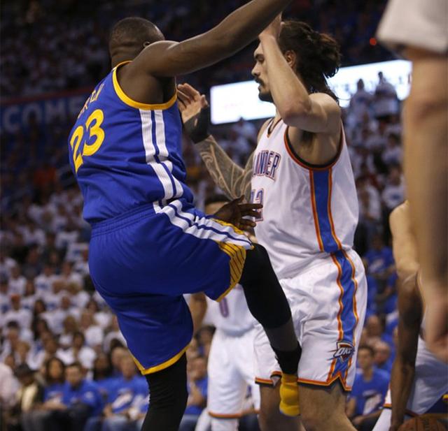 nba球星踢蛋技术哪家强?格林伊巴卡是高手,詹皇韦德都干了!