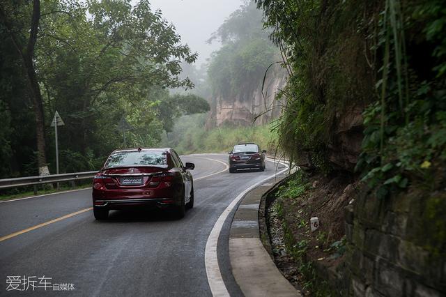 小编解锁地狱级节油成就，一箱油竟然跑了近2000公里