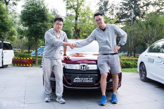 小编解锁地狱级节油成就，一箱油竟然跑了近2000公里