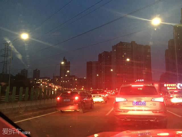 小编解锁地狱级节油成就，一箱油竟然跑了近2000公里