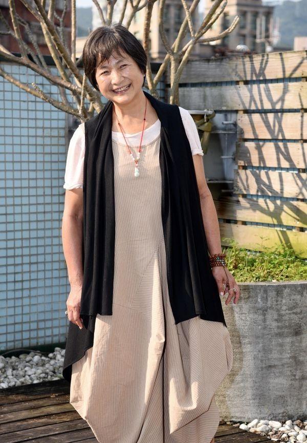 71岁郑佩佩近照,丈夫当她生子机器,称死后捐赠遗体,今依然拍戏