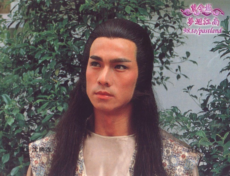 他曾是著名武打明星,如今在街上卖烧饼路人不识,他是谁?