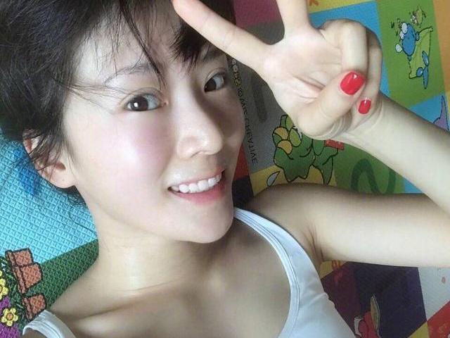 祖国的生日邓超孙俪晒国旗祝福,杨幂晒全脸自拍,只有她晒胸!