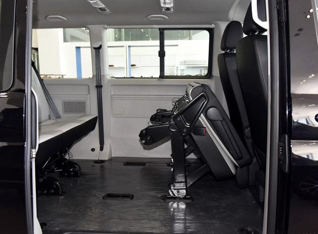 自带麻将桌的大众MPV，能拼得过埃尔法吗？