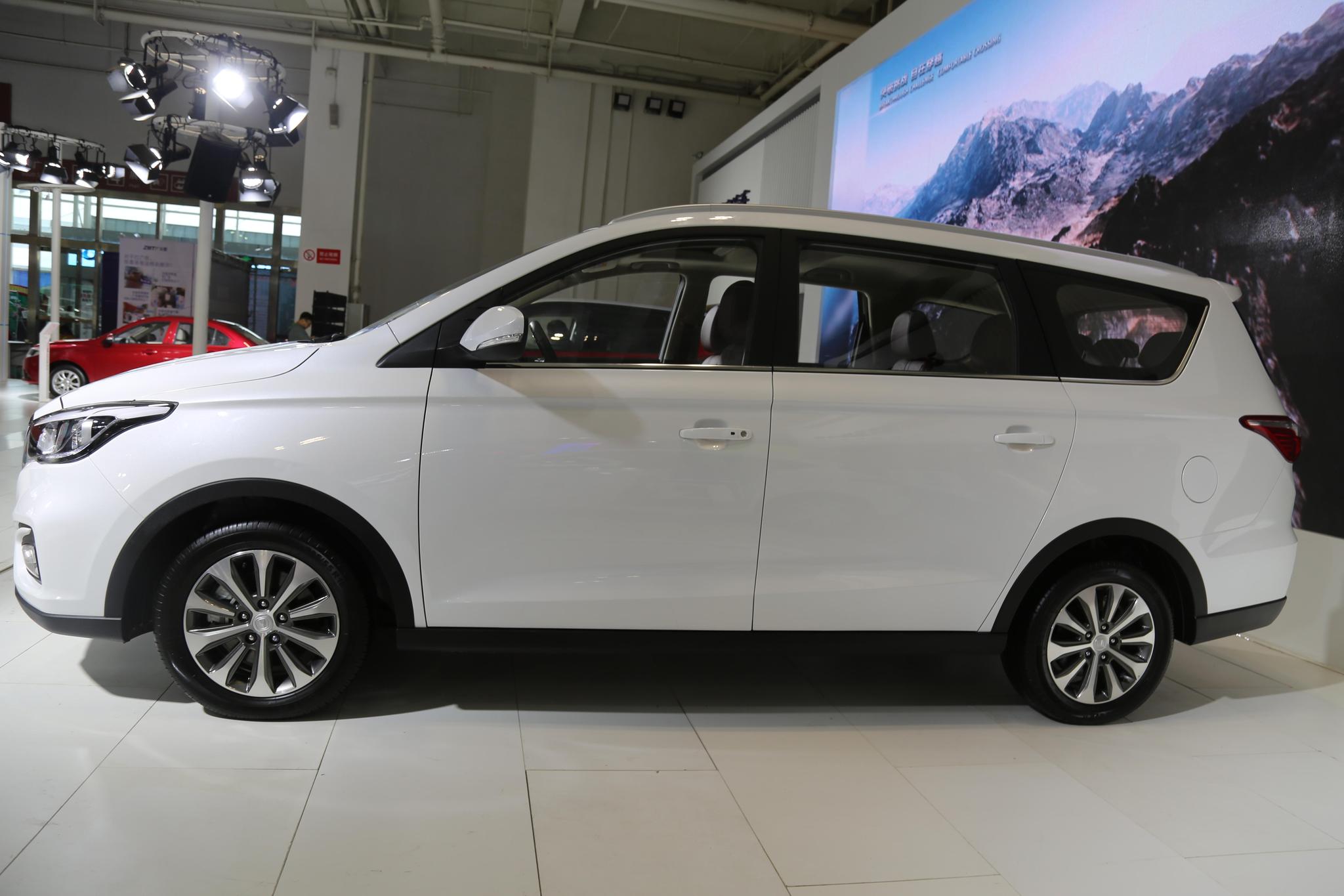 长安汽车凌轩,8万级别精致mpv,车展实拍!