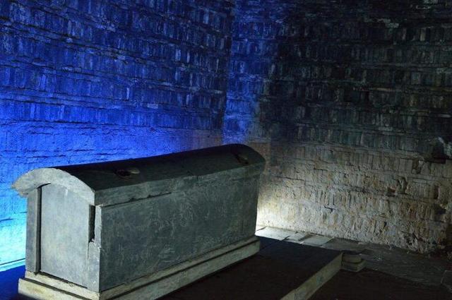 此陵墓多次被盗,每次都发生怪事,至今没有得到科学解释