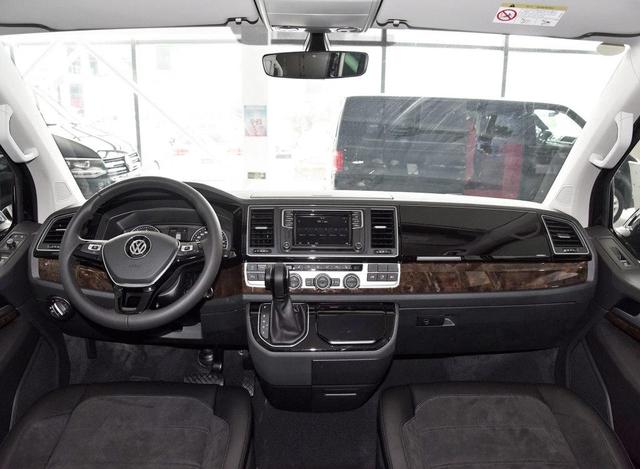 自带麻将桌的大众MPV，能拼得过埃尔法吗？