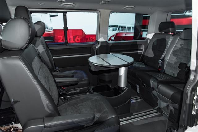 自带麻将桌的大众MPV，能拼得过埃尔法吗？