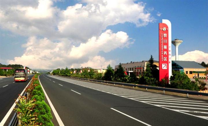 国庆回家，堵在路上有三急，在高速上方便可能会要命！