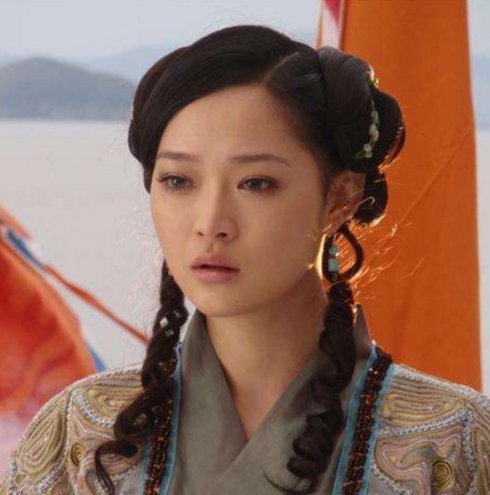 老婆,两度因病退隐如今被遗忘之后何琢言成了张纪中的御用女主角,更是